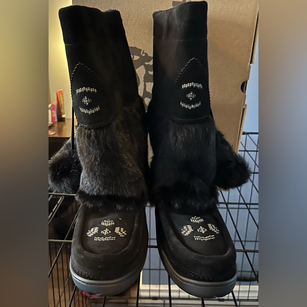 Manitobah Arrow Snowy Owl Boots
